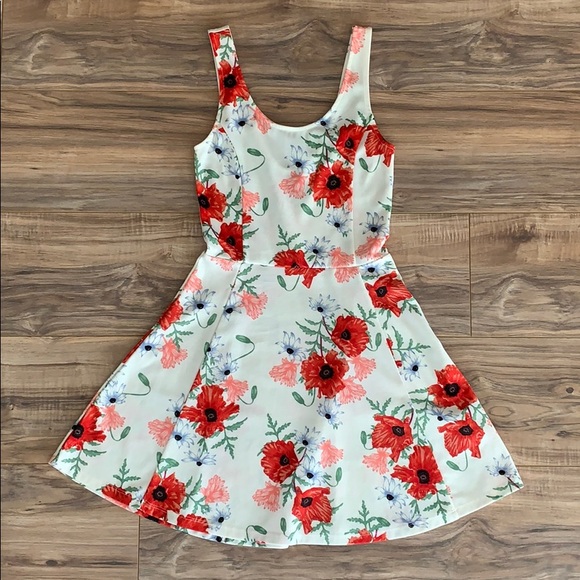 Beautiful Floral Summer Dress - Picture 1 of 3